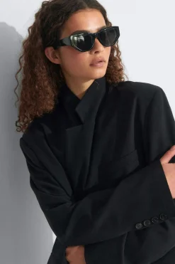 Angular cateye sunglasses