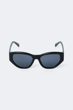 Angular cateye sunglasses