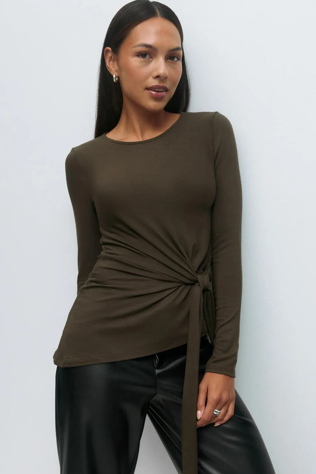 Asymmetric tie top