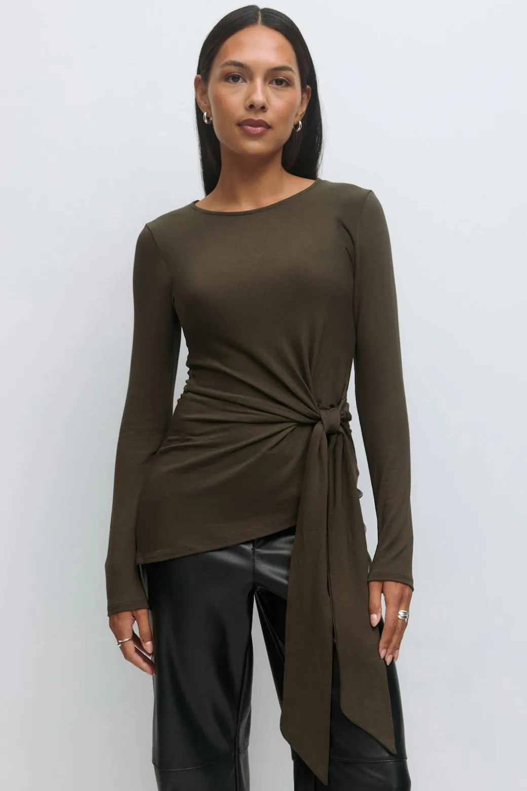 Asymmetric tie top