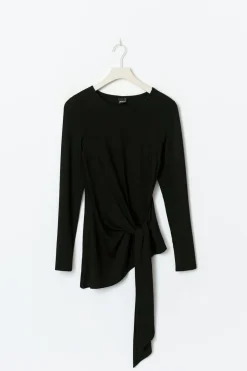 Asymmetric tie top