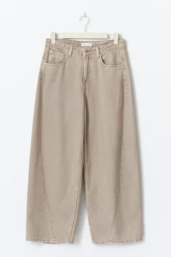 Barrel balloon jeans
