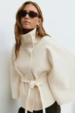 Belt cape jacket