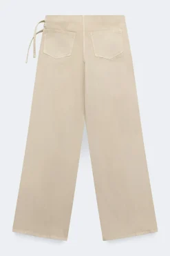 Booty belted jeans