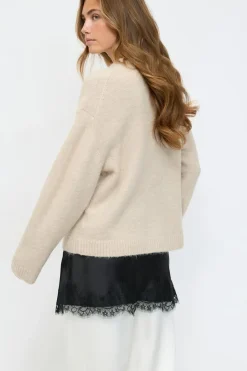 Crew neck knitted sweater