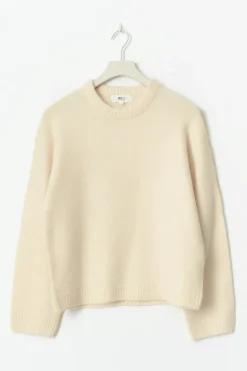Crew neck knitted sweater