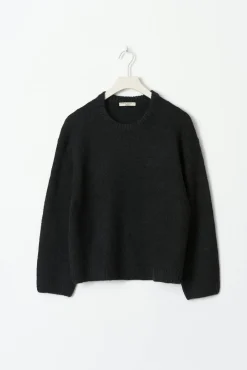 Crew neck knitted sweater