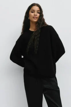 Crew neck knitted sweater