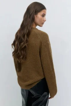 Crew neck knitted sweater