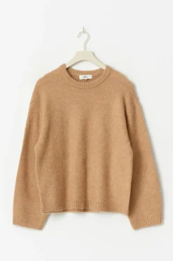 Crew neck knitted sweater