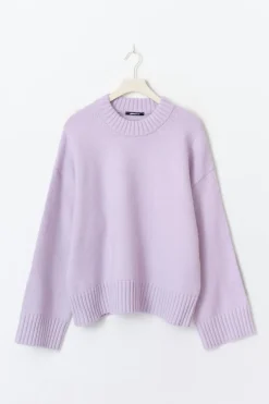Crew neck knitted sweater