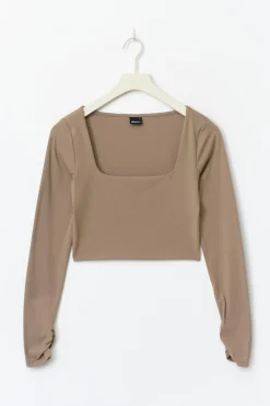 Cropped soft yoga top