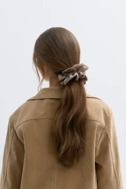 Dotted scrunchie