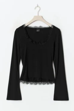 Lace detail scoop neck top