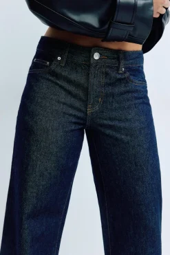 Low wide jeans