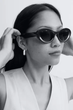 Oval cat eye sunglasses