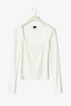 Scoop neck top