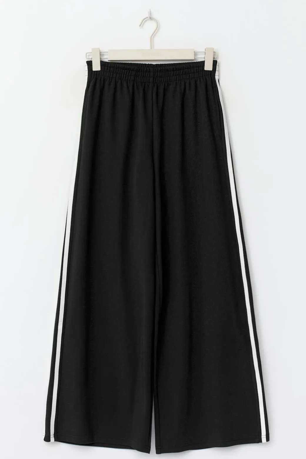 Sporty wide trousers