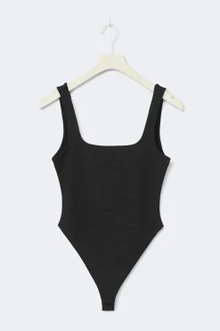 Square neck body