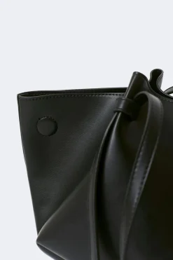 Strap handle tote bag