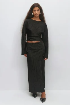 Structured skirt