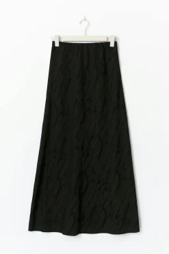 Structured skirt