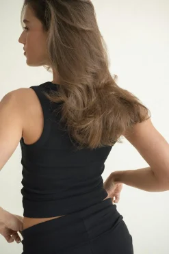 Super stretch scoop neck tank