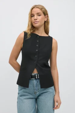 Tailored boatneck vest