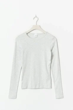 Tight fit long sleeve top