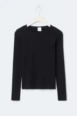 Tight fit long sleeve top