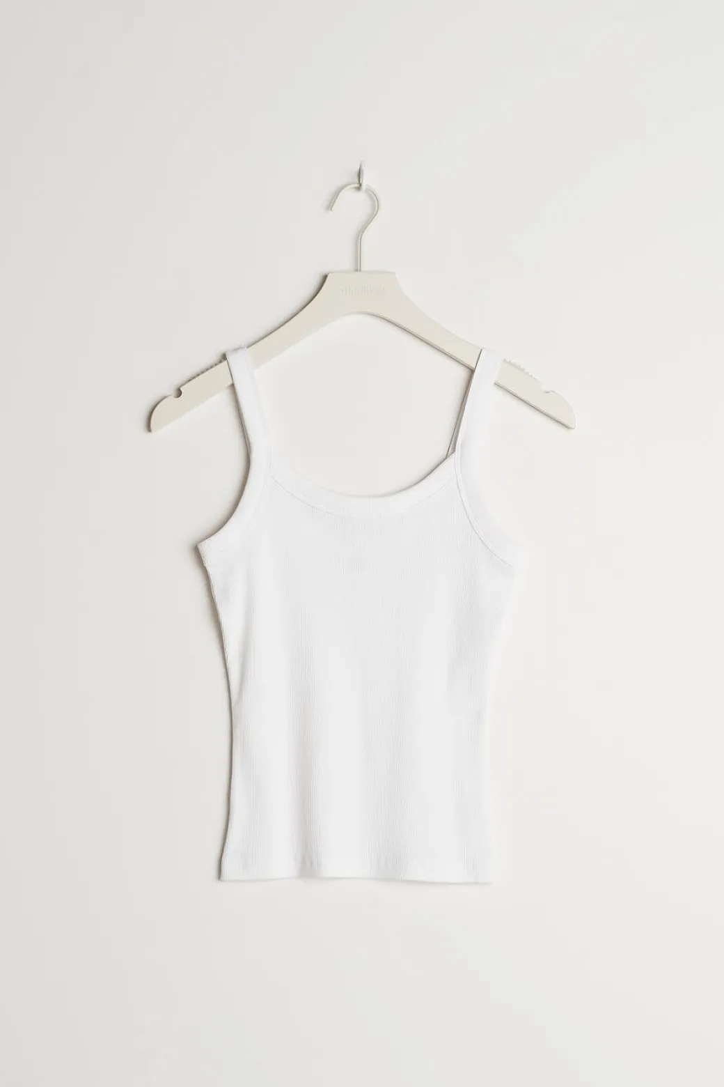 Tight fit rib singlet