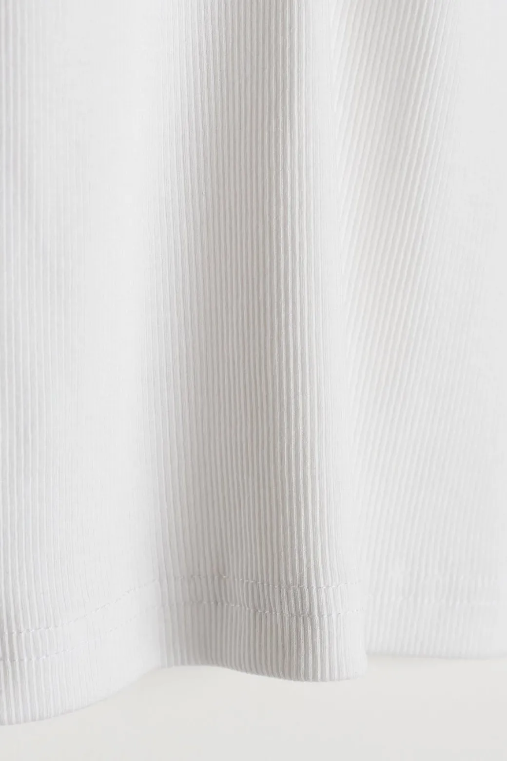 Tight fit rib singlet