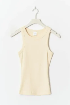 Tight fit rib tank