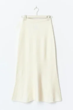 Wide knitted skirt