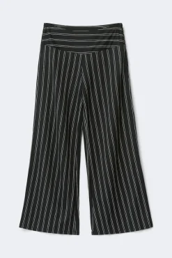Wide leg trousers