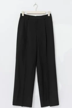 Wide pleated trousers