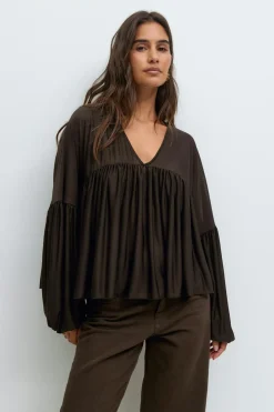Wide sheer top