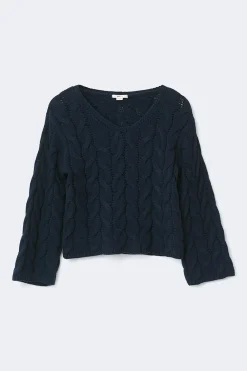 Y cable knitted sweater